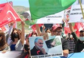 تجمع مردم ترکیه در مقابل پایگاه راداری کورجیک+ عکس