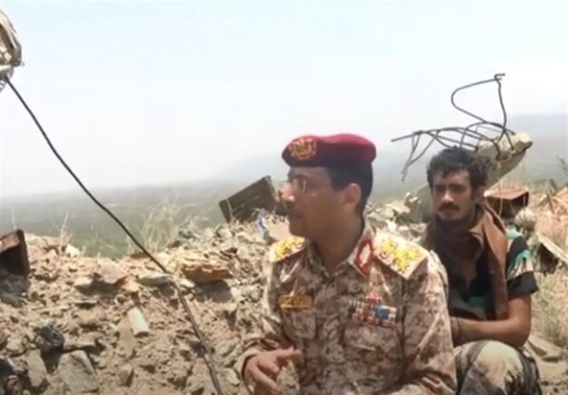 بازدید سخنگوی نیروهای مسلح یمن از خطوط مقدم جنگ در عمق اراضی سعودی