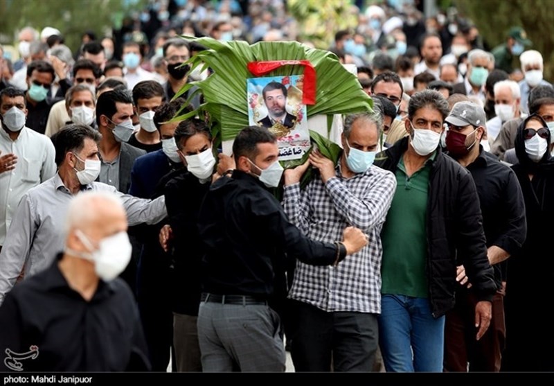 مراسم تشییع مدافع سلامت شهید رضا غضنفرپور در اصفهان به روایت تصویر