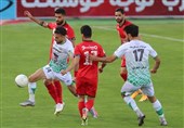 لیگ برتر فوتبال| شکست یک نیمه‌ای پرسپولیس مقابل ذوب‌آهن/ اشتباه لک سرخپوشان را عقب انداخت