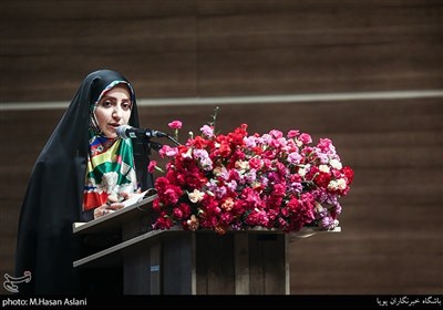  فضه سادات حسینی مجری آیین رونمایی رمان (صور)