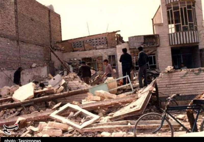 صحنه‌هایی تلخ از ‌‌موشک‌باران صدام بر سر مردم دزفول/ اصابت 176 موشک‌‌ دوربرد بر تن پایتخت مقاومت ایران + فیلم