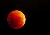 امروز مردم کدام کشورها پدیده &quot;اَبَرماه یا ماه خونی&quot; را می‌بینند؟ + تصاویر