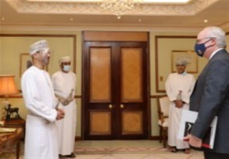وزیر خارجه عمان: برقراری آتش بس راهکار حل بحران یمن است