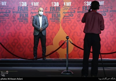 مسعود نجفی در چهارمین روز سی‌وهشتمین جشنواره جهانی فیلم فجر در پردیس سینمایی چارسو