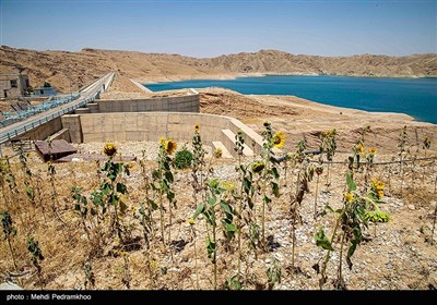 امسال در حوضه جره شاهد کاهش ۴۴ درصدی آورد‌ها هستیم و تاکنون ۸۵ میلیون مترمکعب آورد اتفاق افتاده، در حالیکه در سال‌های نرمال آورد این حوضه ۱۵۳ میلیون مترمکعب بوده است. سد مخزني جره بر روي رودخانه زرد واقع در 35 كيلومتري شمال شرقي رامهرمز در استان خوزستان می باشد.