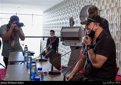 حمید فرخ نژاد در نشست خبری فیلم (میجر) در ششمین روز سی‌وهشتمین جشنواره جهانی فیلم فجر در پردیس سینمایی چارسو