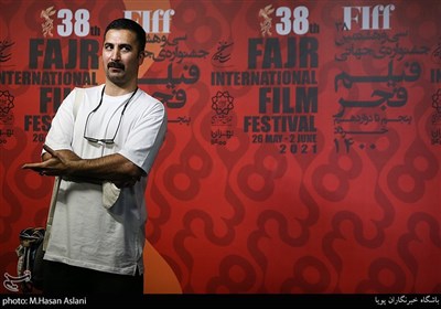 کریم امینی بازیگر در هفتمین روز سی‌وهشتمین جشنواره جهانی فیلم فجر در پردیس سینمایی چارسو