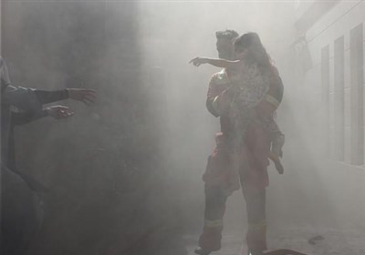  لحظه نجات دختر خردسال و ساکنان محبوس شده میان دود و آتش + تصاویر 