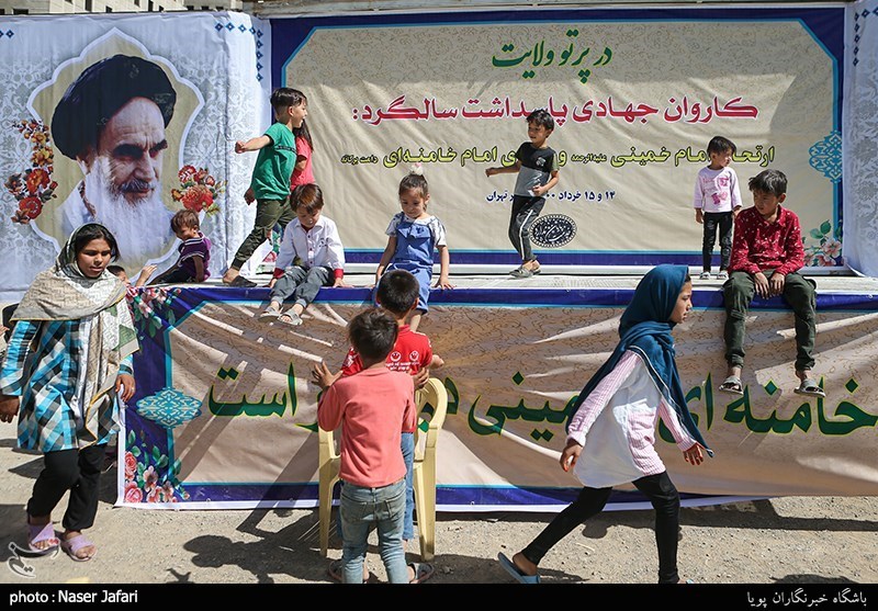 جهادگران جبهه منتظران خورشید برای کودکان کوره‌نشین برنامه‌های فرهنگی اجرا کردند + عکس