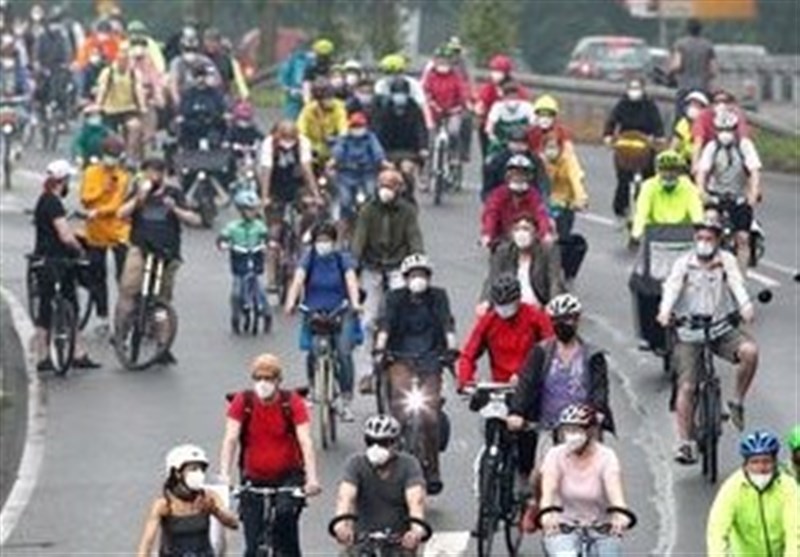 اعتراض دوچرخه‌ای فعالان محیط زیست در آلمان