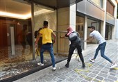 حمله معترضان لبنانی به ساختمان وزارت اقتصاد