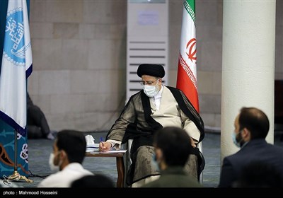 دیدار آیت الله سید ابراهیم رئیسی کاندیدای سیزدهمین دوره انتخابات ریاست جمهوری با دانشجویان دانشگاه تهران