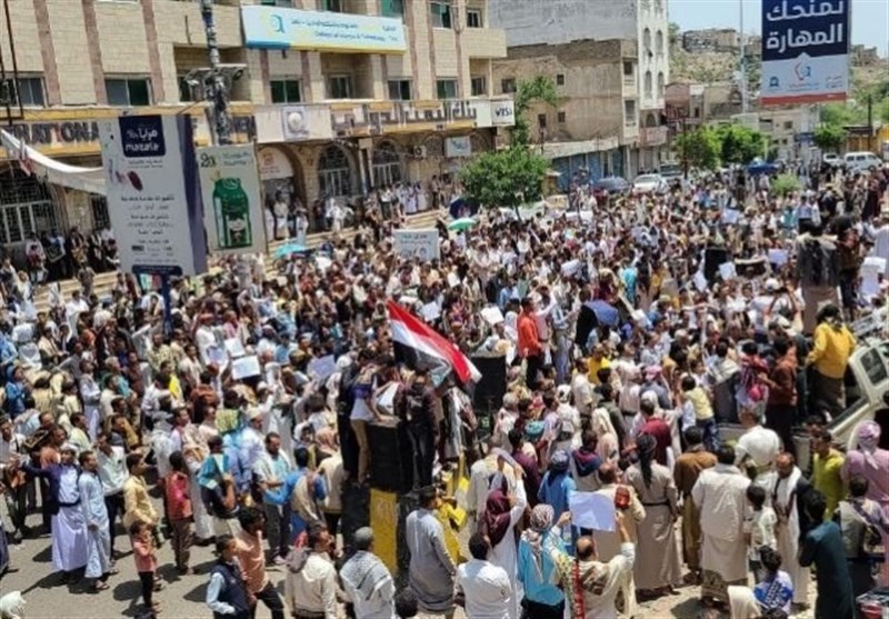 تظاهرات گسترده علیه عناصر وابسته به ائتلاف سعودی در «تعز» یمن