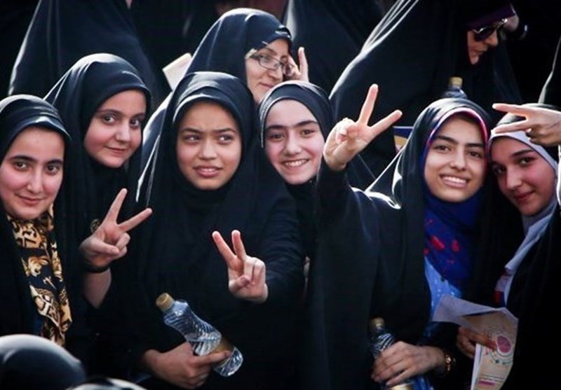 حضور بصیرانه و پرصلابت دختران در انتخابات/ 27هزار دختر رأی‌اولی در کرمان نخستین مشارکت سیاسی خود را جشن می‌گیرند