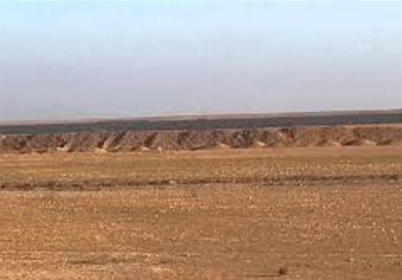 احداث دیوار 650 کیلومتری در مرز عراق با سوریه / ورود تجهیزات جنگی به عین الاسد