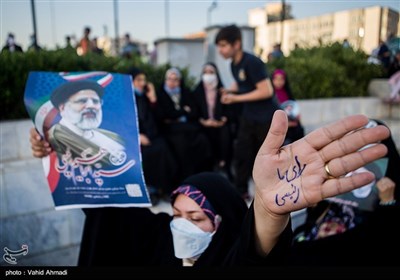 اجتماع حامیان رئیسی در میدان هفت تیر تهران