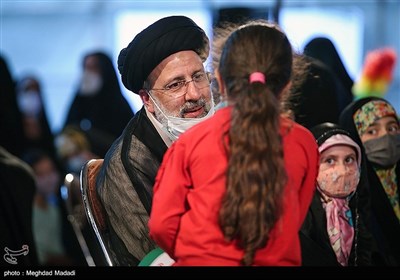 دیدار سید ابراهیم رئیسی با جمعی از دختران به مناسبت دهه کرامت