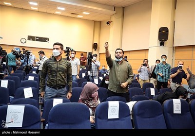 اعتراض یکی از دانشجویان به عبدالناصر همتی کاندیدای سیزدهمین دوره انتخابات ریاست جمهوری