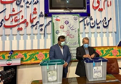  علی لاریجانی رای خود را به صندوق انداخت 