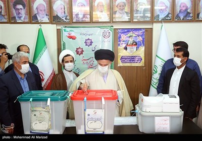 حضور آیت الله حسینی بوشهری در انتخابات 1400