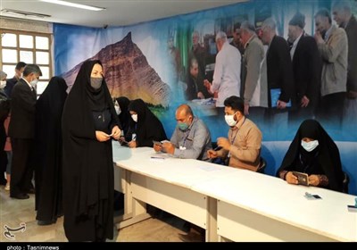 صفهای طویل رایگیری در شعب اخذ رای استان مرکزی / حماسهآفرینی سرزمین آفتاب ادامه دارد + فیلم