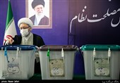 آیت الله آملی لاریجانی رئیس مجمع تشخیص مصلحت نظام  در محل صندوق اخذ رای در شورای نگهبان