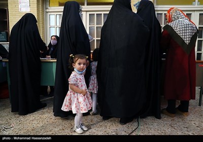 Enthusiastic Iranians Vote in Presidential Election