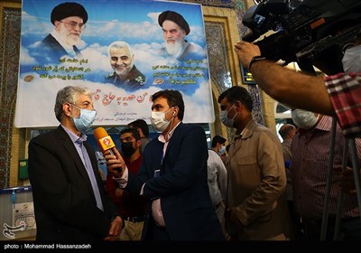 Enthusiastic Iranians Vote in Presidential Election