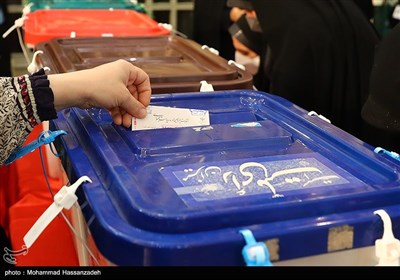 Enthusiastic Iranians Vote in Presidential Election