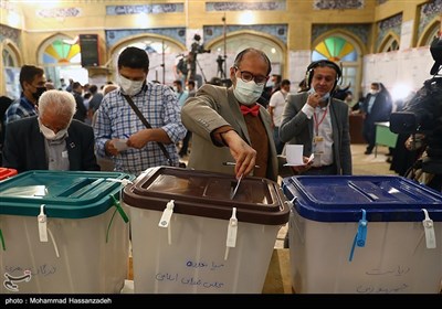 Enthusiastic Iranians Vote in Presidential Election