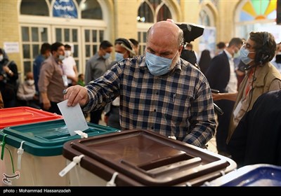 Enthusiastic Iranians Vote in Presidential Election