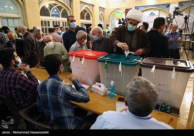 Enthusiastic Iranians Vote in Presidential Election