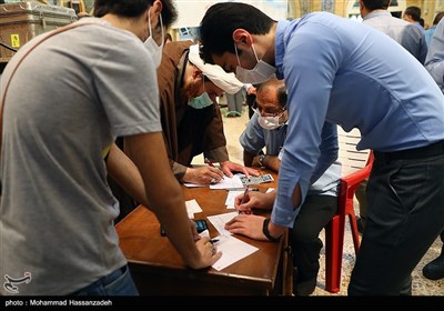 Enthusiastic Iranians Vote in Presidential Election