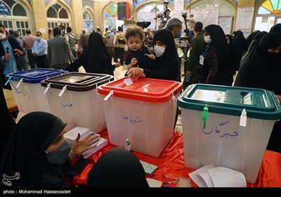 Enthusiastic Iranians Vote in Presidential Election