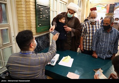 Enthusiastic Iranians Vote in Presidential Election