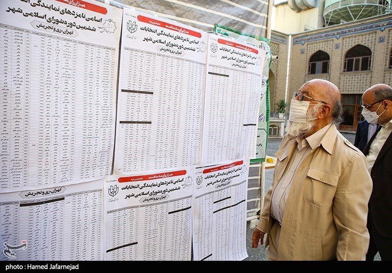 مهدی چمران نمایندگی ششمین دوره انتخابات شورای شهر تهران در شعبه اخذ رأی مستقر در حرم حضرت عبدالعظیم حسنی(ع) جهت شرکت در سیزدهمین دوره انتخابات ریاست جمهوری و شوراهای شهر رای