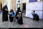 حضور مردم پای صندوق های رای در شعبه اخذ رأی مستقر در حرم حضرت عبدالعظیم حسنی(ع) جهت شرکت در سیزدهمین دوره انتخابات ریاست جمهوری و شوراهای شهر