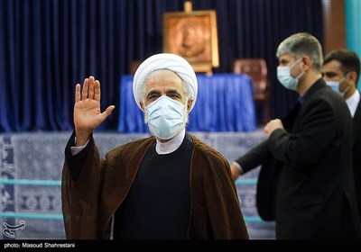 حجت الاسلام مجید انصاری در حسینیه جماران برای شرکت در انتخابات 1400