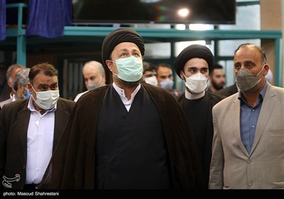 حجت الاسلام سید حسن خمینی در حسینیه جماران برای شرکت در انتخابات 1400