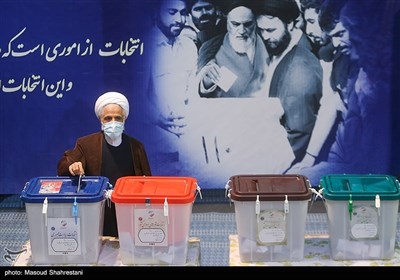 حجت الاسلام مجید انصاری در حسینیه جماران برای شرکت در انتخابات 1400