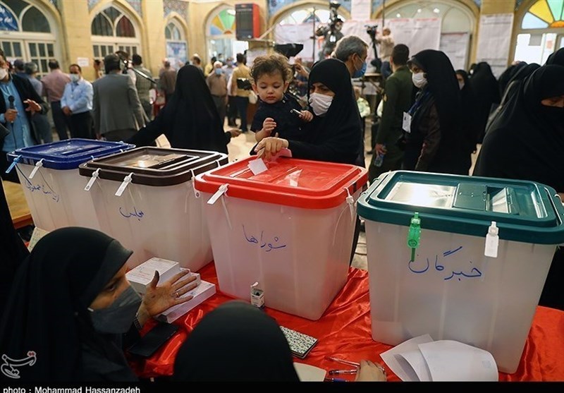 ایران ..تمدید الانتخابات حتى الساعة العاشرة لیلا