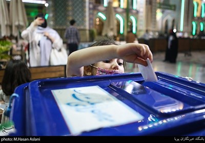 انتخابات 1400 در امام زاده صالح (ع) تهران با حضور پرشور مردم در پای صندوق های رای برگزار شد.