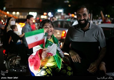 جشن پیروزی در میدان ولیعصر(عج)