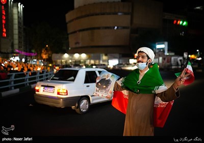 جشن پیروزی در میدان ولیعصر(عج)