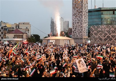 جشن پیروزی ابراهیم رئیسی در انتخابات در میدان امام حسین(ع)