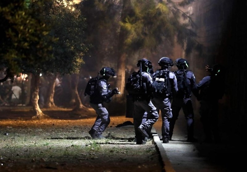 7 إصابات باعتداء قوات الاحتلال على حی الشیخ جراح فی القدس المحتلة