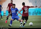 دیدار تیم های فوتبال استقلال تهران و پدیده مشهد