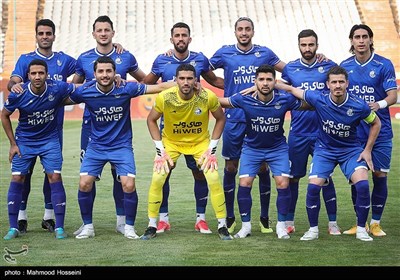 عکس تیمی تیم فوتبال استقلال تهران در دیدار با تیم پدیده مشهد