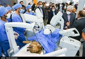 بازدید سورنا ستاری معاون علمی و فناوری رییس جمهور از ربات بومی سازی شده جراحی از راه دور سینا 